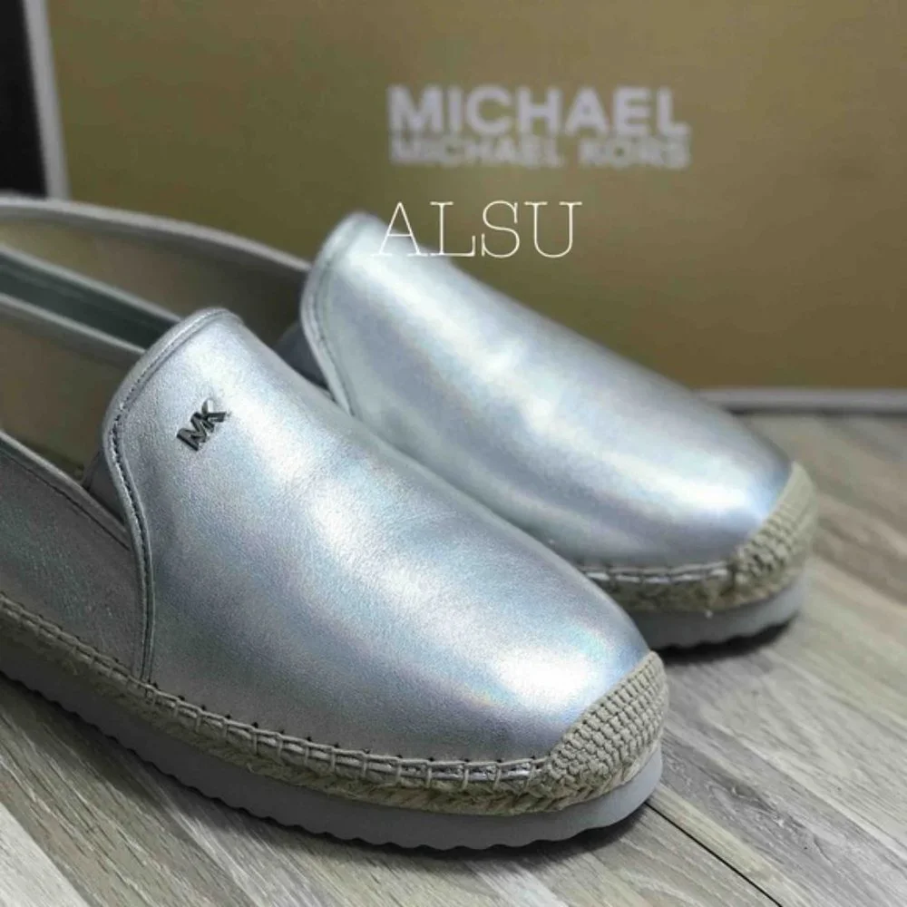 💖MEGA SALE💖🌿 NWT Michael Kors Hastings Slip On  7 Metallic Silver 40R8HTFP2M